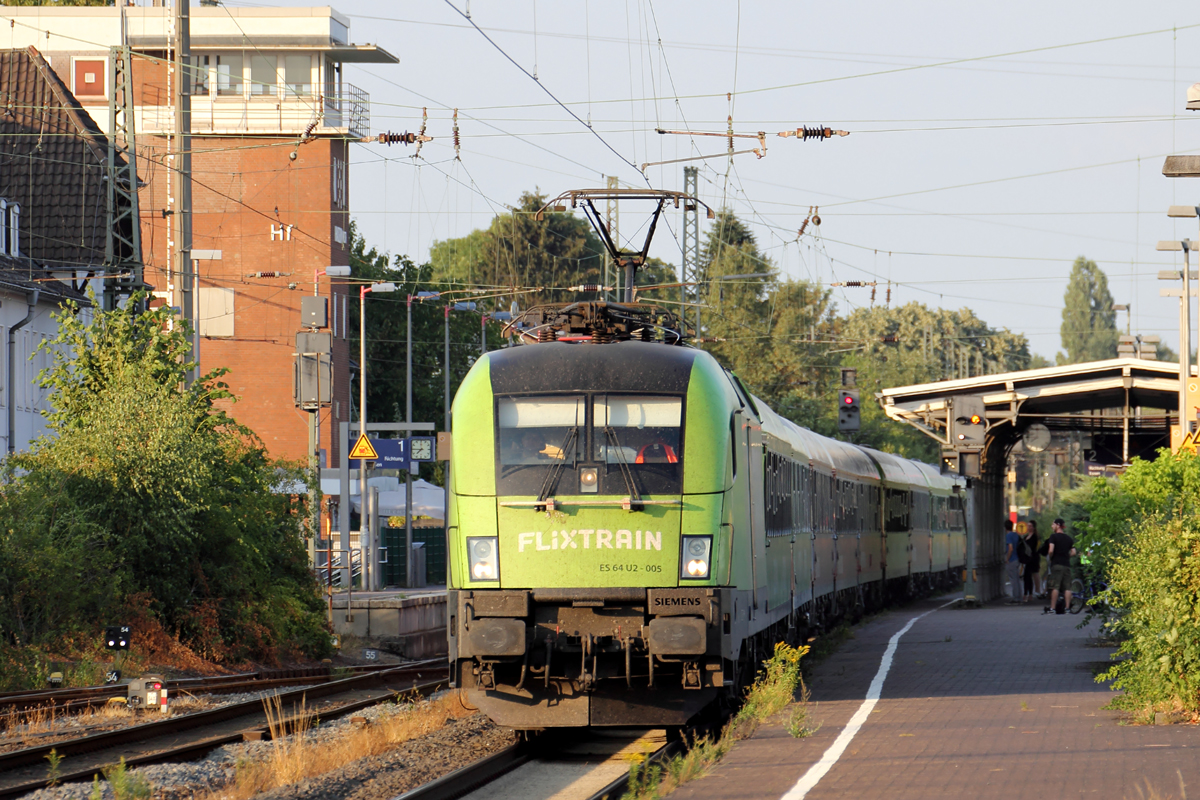 ES 64 U2-005 mit FLX 1807 nach Köln Hbf. in Haltern am See 8.8.2018