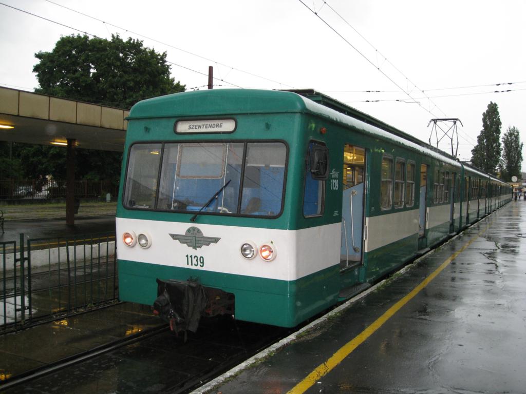 Es war ein total verregneter Tag der 13.5.2010, an dem ich mit der S-Bahn 1139
aus Budapest in Szentendre ankam. 