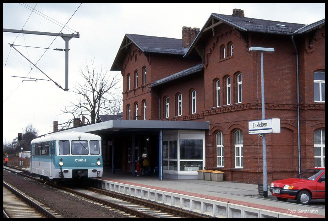 Es war einmal! - 771010 ist als RB aus Haldensleben am 15.3.1998 um 12.56 Uhr auf Gleis 1 in Eilsleben angekommen. Heute gibt es diese Verbindungsstrecke nicht mehr.