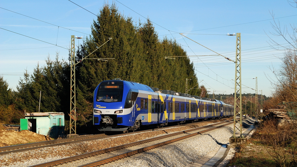 ET 322 (Meridian) mit M 79030 in Stephanskirchen (16.12.2013)
