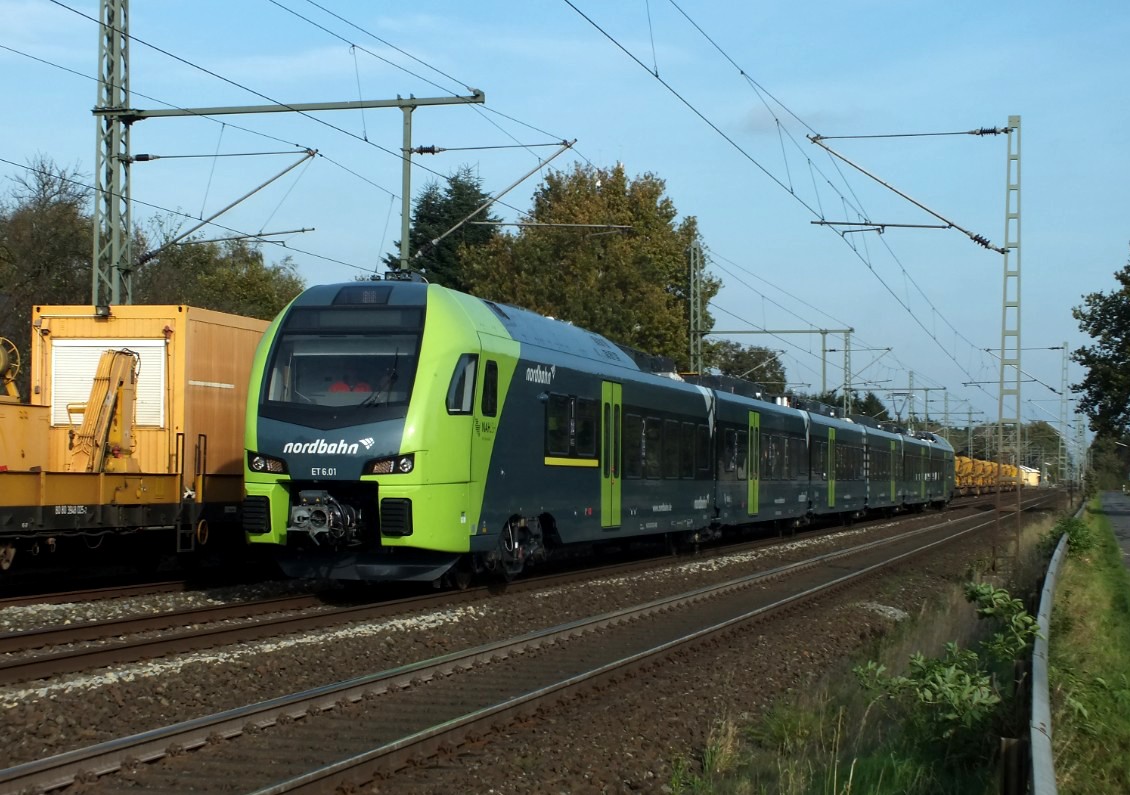 ET 6.01 der Nordbahn durchfährt am 27.10.14 Brokstedt richtung Hamburg. Ab Dezember sollen diese Fahrzeuge einige Dienste hier in Schleswig-Holstein übernehmen, drum wird es sich hier noch um eine Testfahrt handeln.