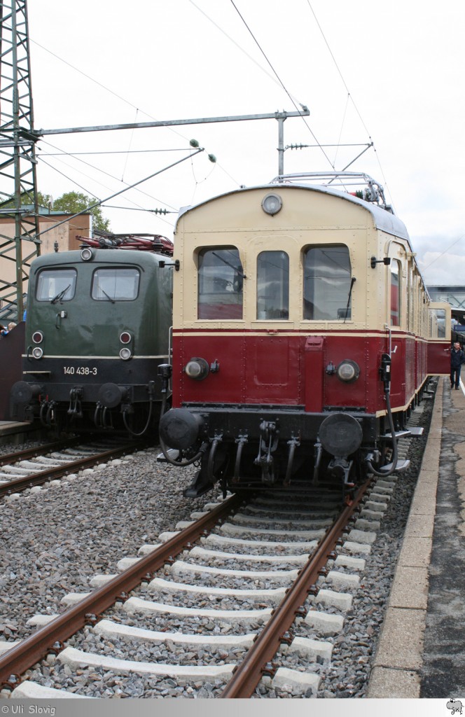 ET 85 der SVG Eisenbahn-Erlebniswelt Horb am Neckar und Lok 140 438-3 konnten auf den Märklintagen 2015 in Göppingen besichtigt werden. Die Aufnahme entstand am Samstag den 19. September 2015.