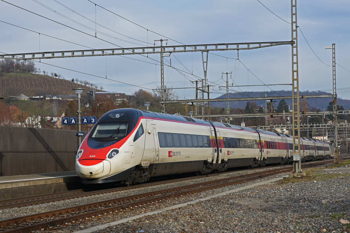 ETR 610 durchfährt den Bahnhof Gelterkinden. Die Aufnahme stammt vom 16.01.2019.