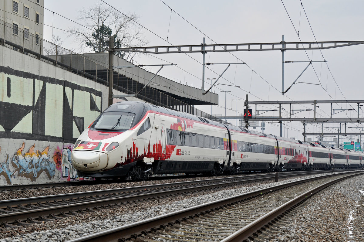 ETR 610  Johann Wolfgang von Goethe  fährt Richtung Bahnhof Muttenz. Die Aufnahme stammt vom 01.03.2018.