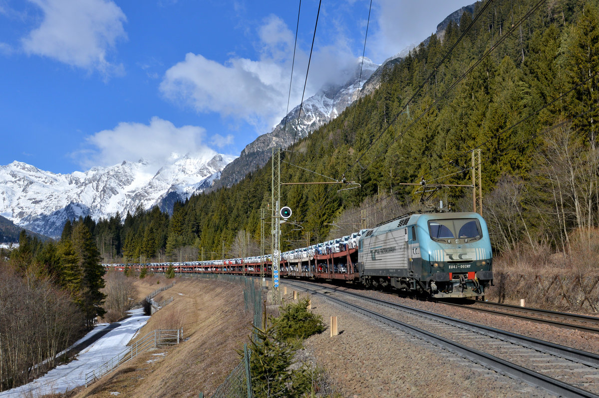 EU43 002 mit DGS 48861 am 18.02.2017 bei Gossensass. 