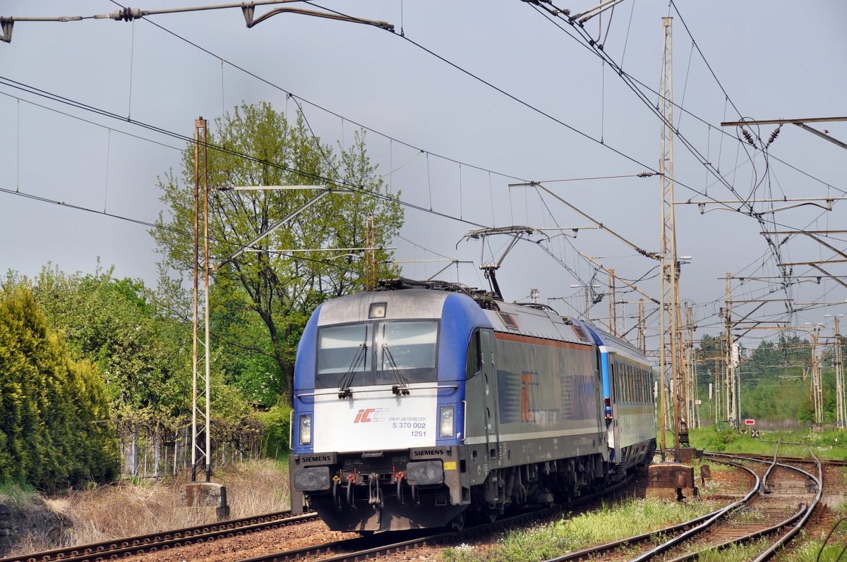 EU44 003 mit dem Täglichem EIC von Warschau nach Prag, bei der durchfahrt durch den Bf Katowice-Ligota (30.04.2014)