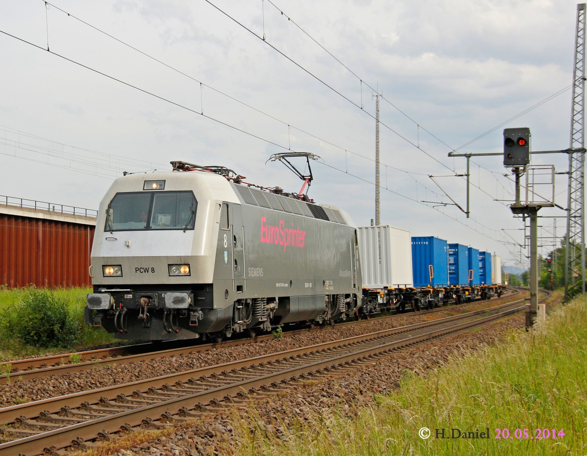 Eurosprinter PCW 8 (127 001) mit zwei Schutzwagen am 22.05.2014 in Köln Porz Wahn.