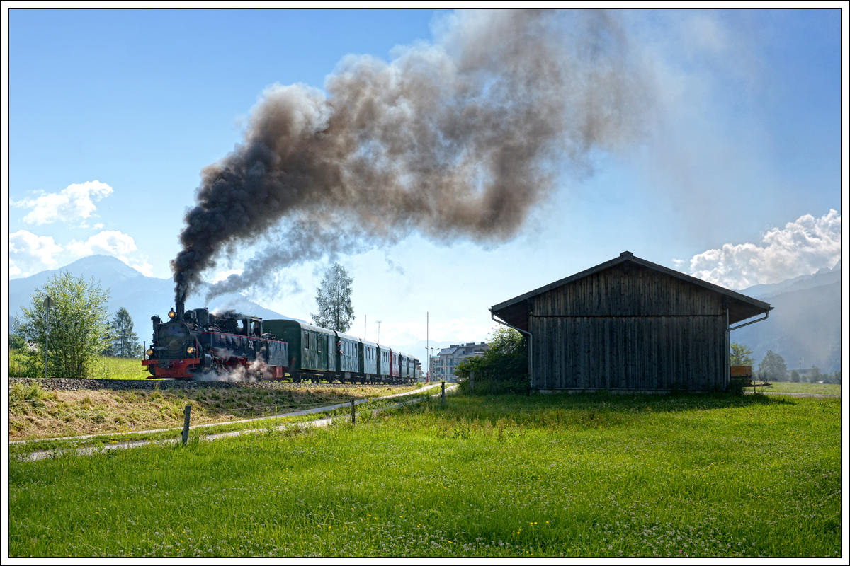 Ex. SKGLB 22 (Aquarius C) mit dem Sommernostalgiezug 3390 von Zell am See nach Krimml bei der Ausfahrt aus Fürth-Kaprun am 20.6.2018.