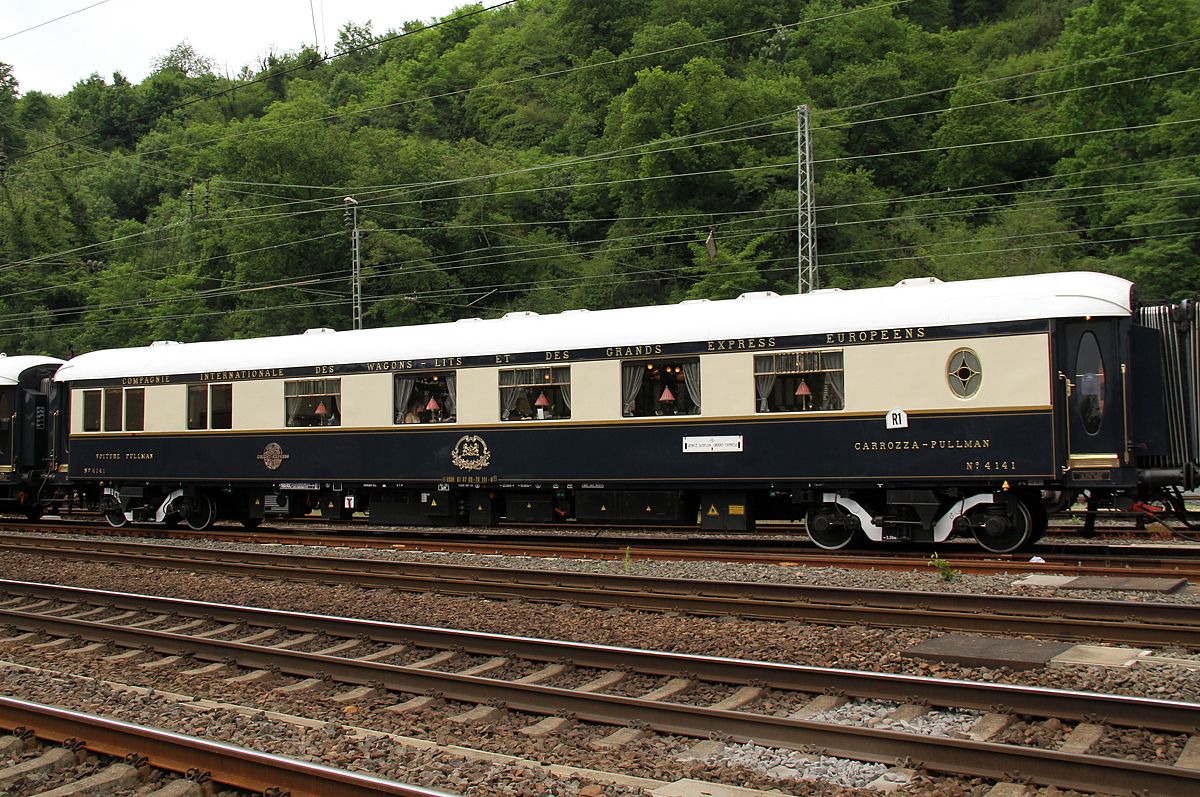 Exemplarisch mal ein Wagen aus dem Orientexpress Berlin-Moskau beim Betriebshalt in Linz(Rhein) am 03.06.2016