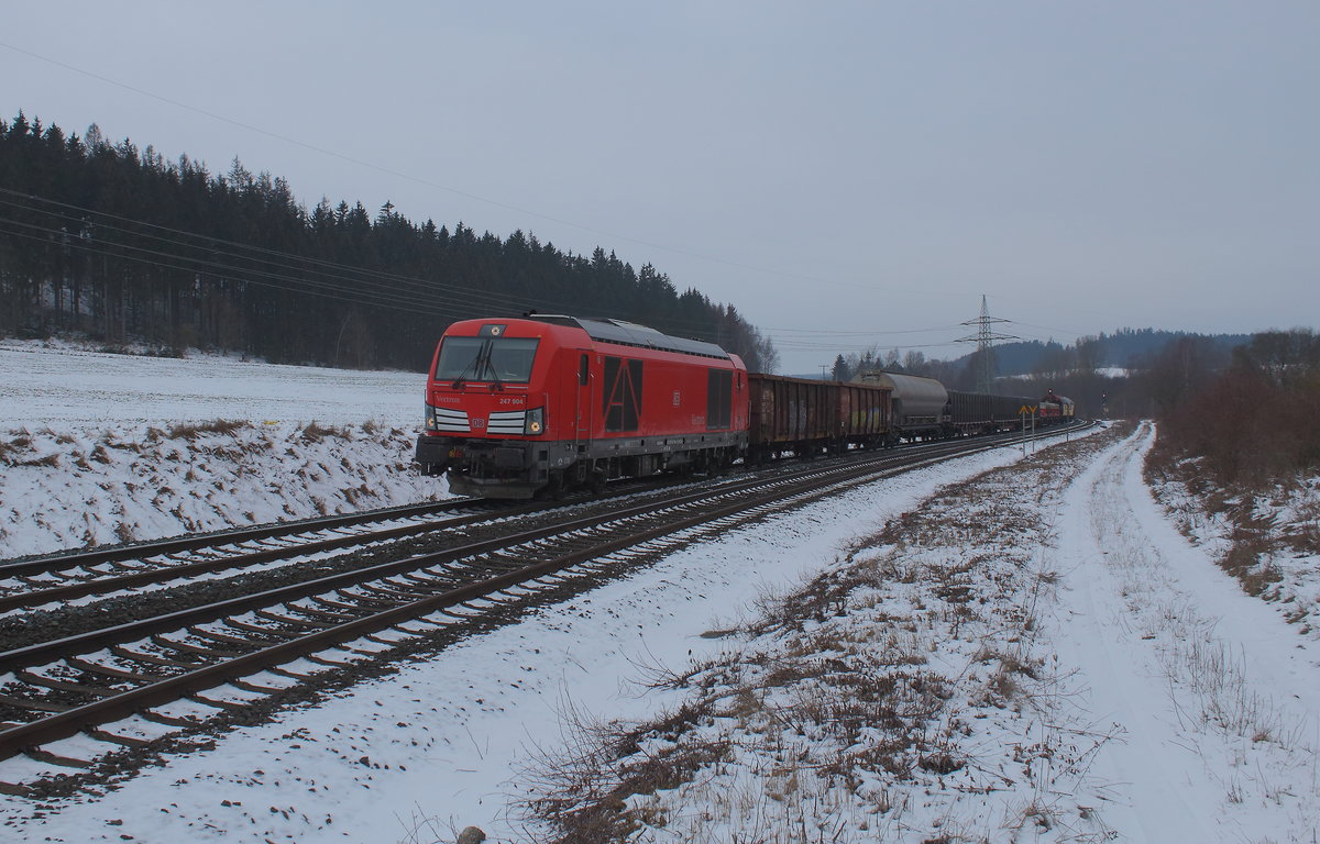 EZ 51716 mit Dieselvectron 247 904 kurz hinter Oberkotzau gen Hof auf der Tour von Nürnberg nach Senftenberg in Hof wir umgespannt auf E-Lok. Aufgenommen am 01.02.2019