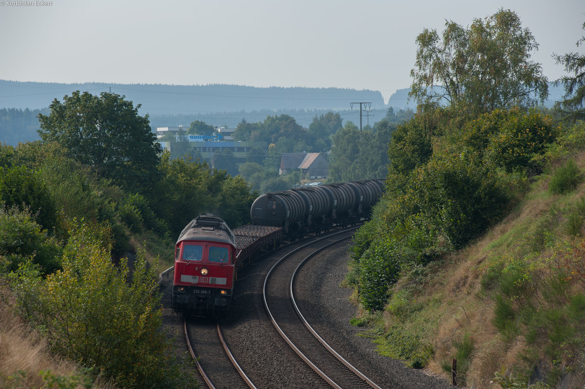 EZ 51721 gezogen von 232 209-7 zwischen Martinlamitz und Oberkotzau, 02.09.2016