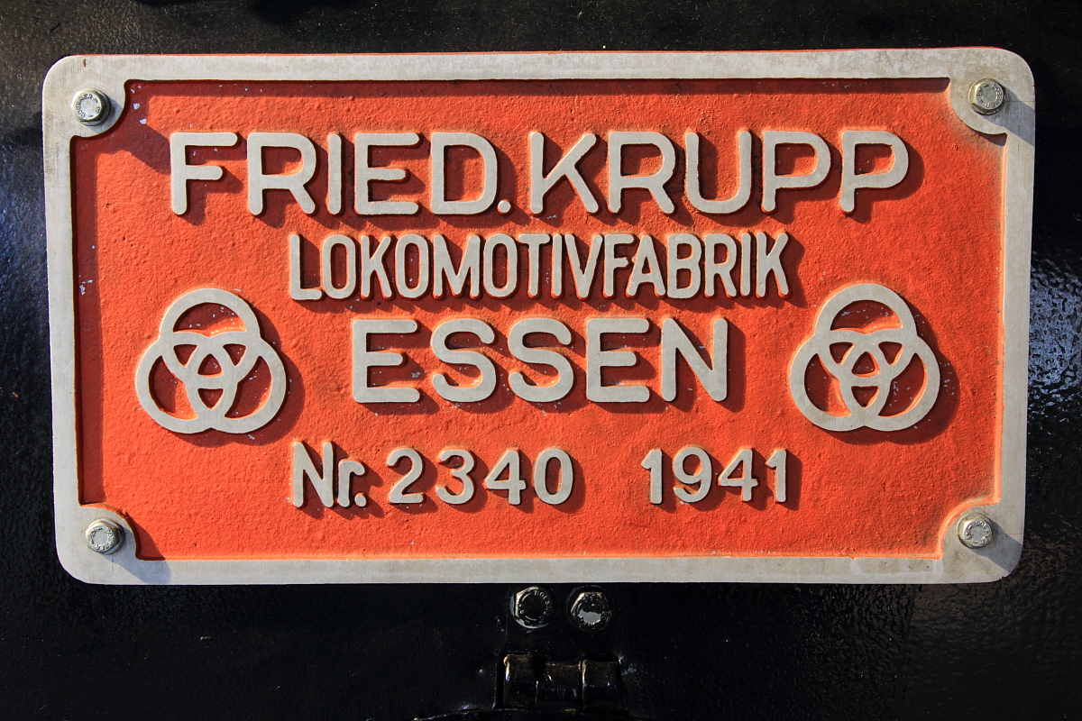 Fabrikschild der 50 975 im Deutschen Dampflokmuseum (DDM) in Neuenmarkt/ Wirsberg am 12.11.2015.