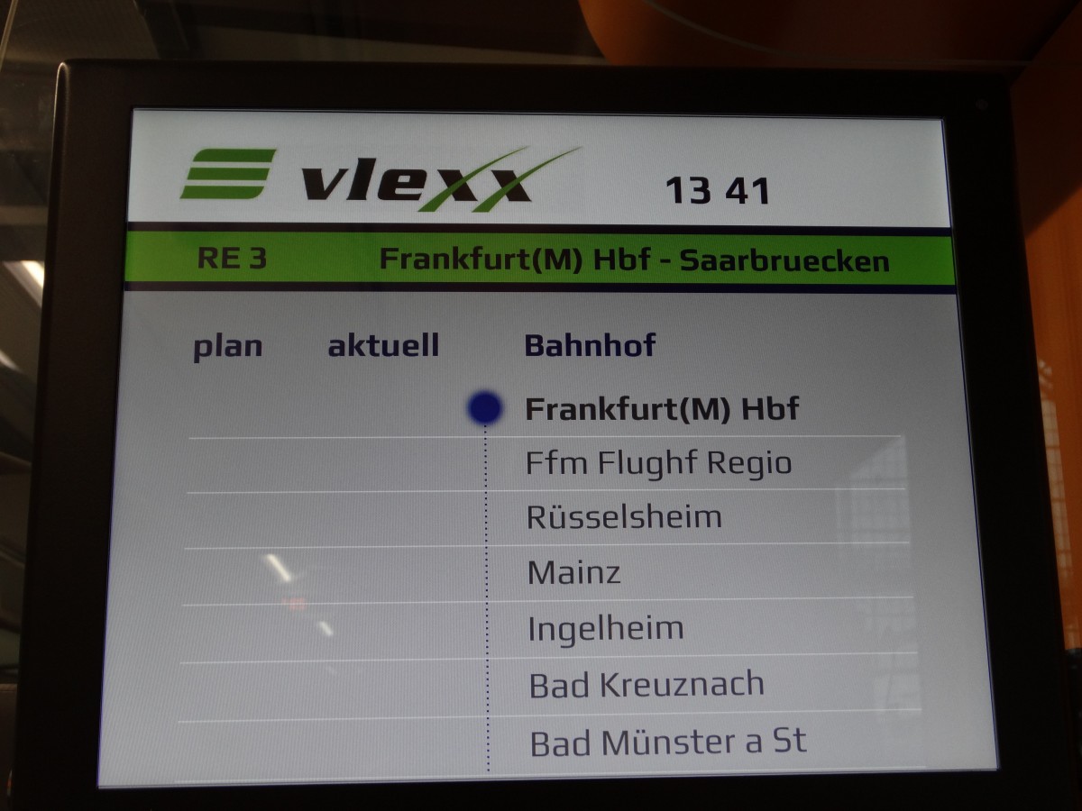 Fahrgastanzeige im Lint 81 des Vlexx am 23.12.14 in Frankfurt am Main