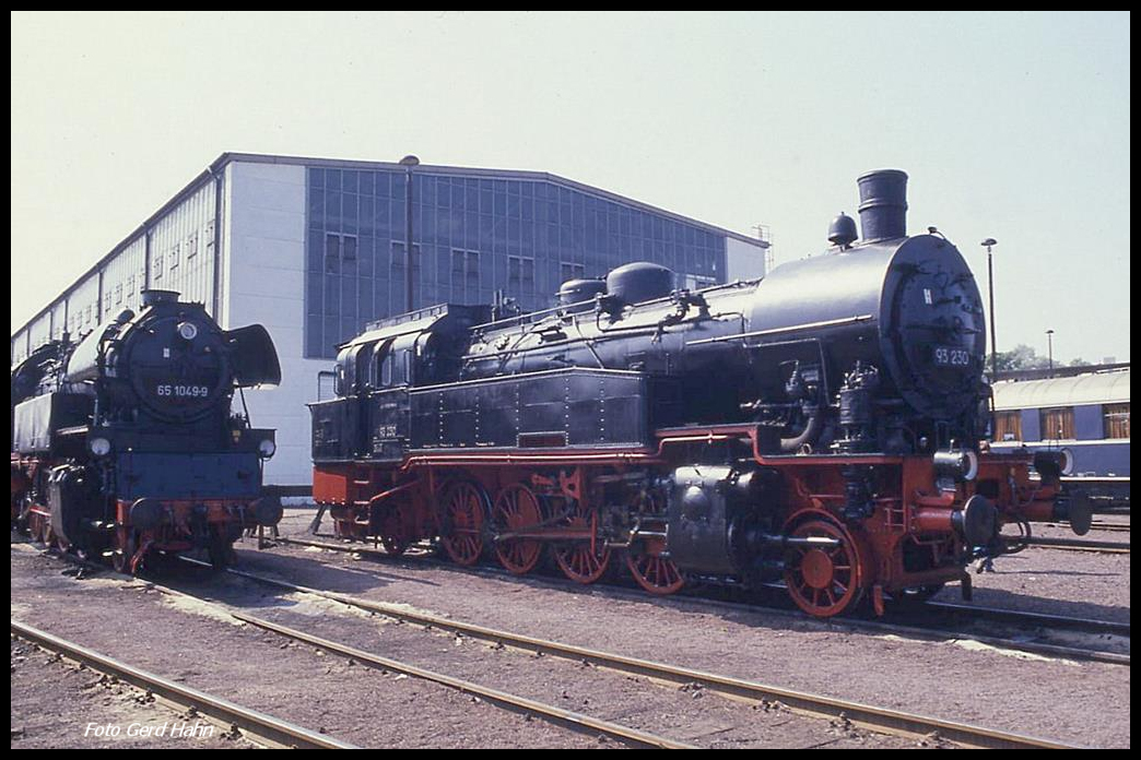 Fahrzeugschau am 26.8.1990 im BW Magdeburg:651049 und 93230 