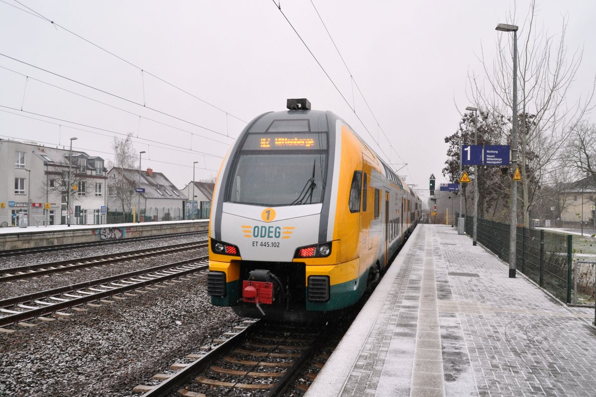 FALKENSEE (Landkreis Havelland), 28.11.2015, ET 445.102 der ODEG als RE-2 nach Wittenberge bei der Ausfahrt aus dem Bahnhof Falkensee