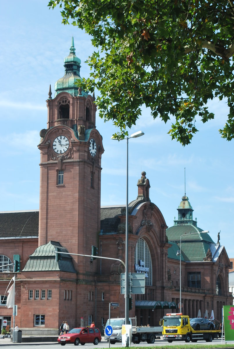 Fassade des Hauptbahnhofs Wiesbaden am 23. August 2017.
