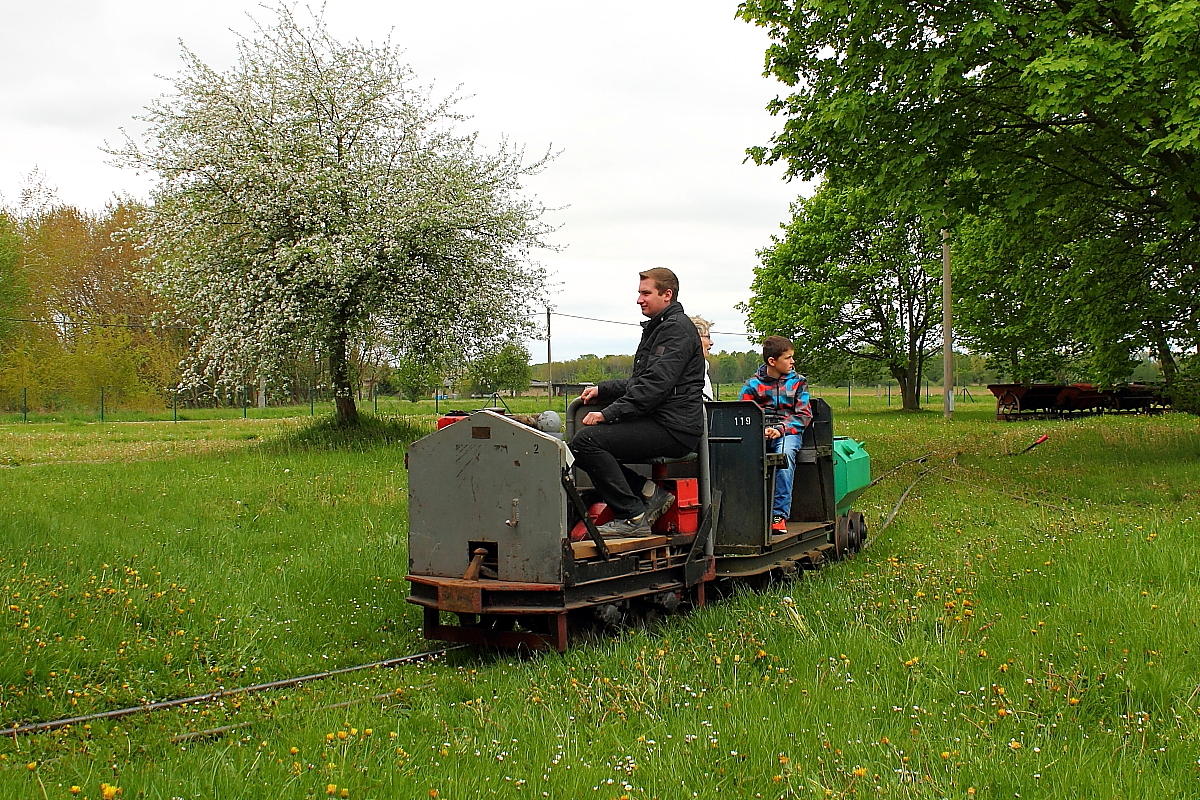 Feldbahnromantik auf 500 mm Spurweite beim 1. Märkischen Feldbahnfest am 10.05.2015 im Ziegeleipark Mildenberg.