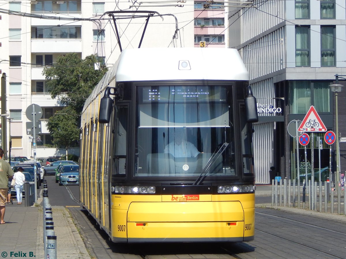 Flexity Nr. 9007 der BVG in Berlin am 23.08.2015