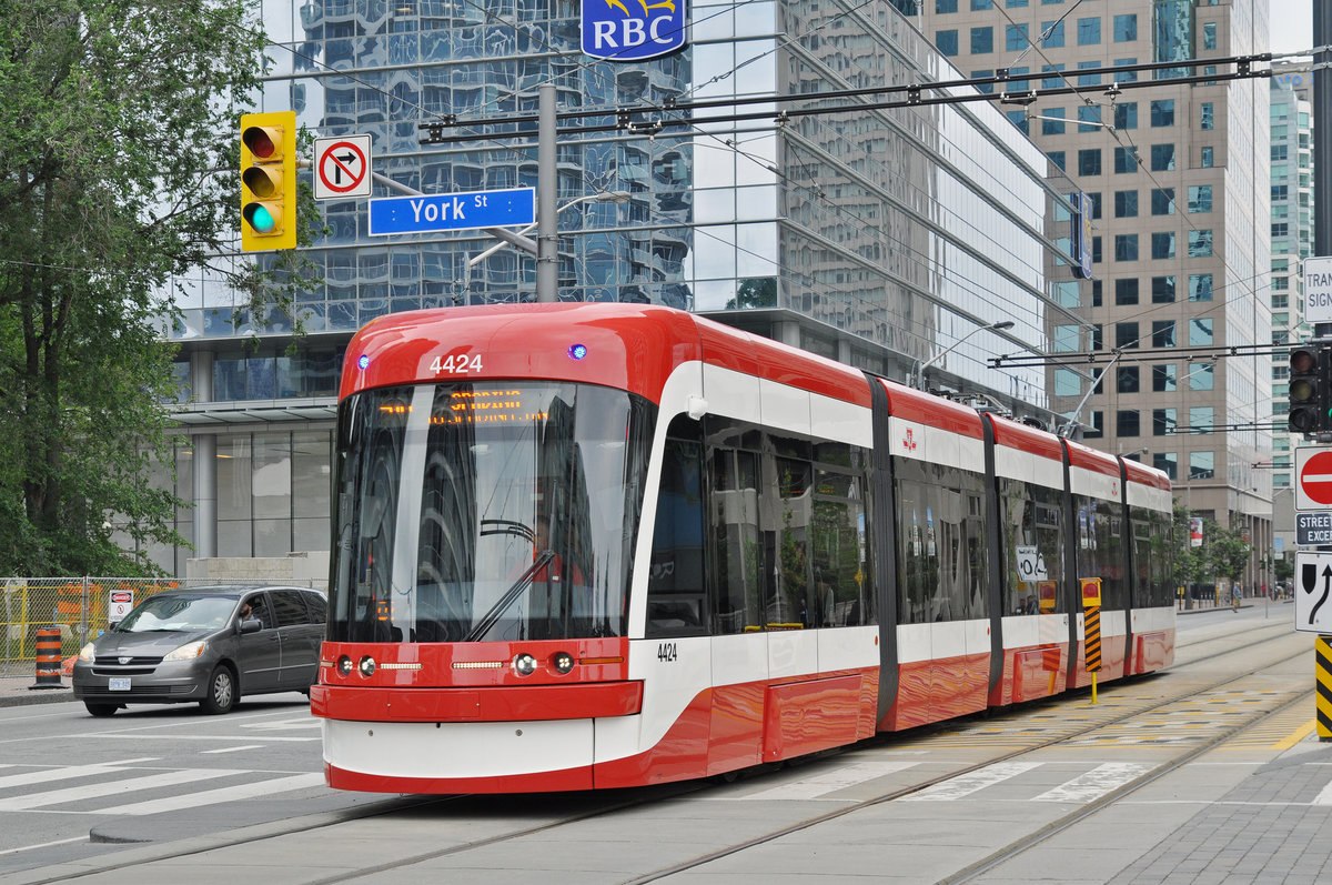 Flexity Tramzug der TTC 4424, auf der Linie 514 unterwegs in Toronto. Die Aufnahme stammt vom 23.07.2017.