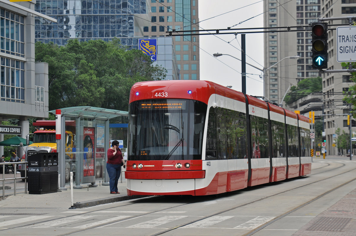 Flexity Tramzug der TTC 4433, auf der Linie 514 unterwegs in Toronto. Die Aufnahme stammt vom 22.07.2017.