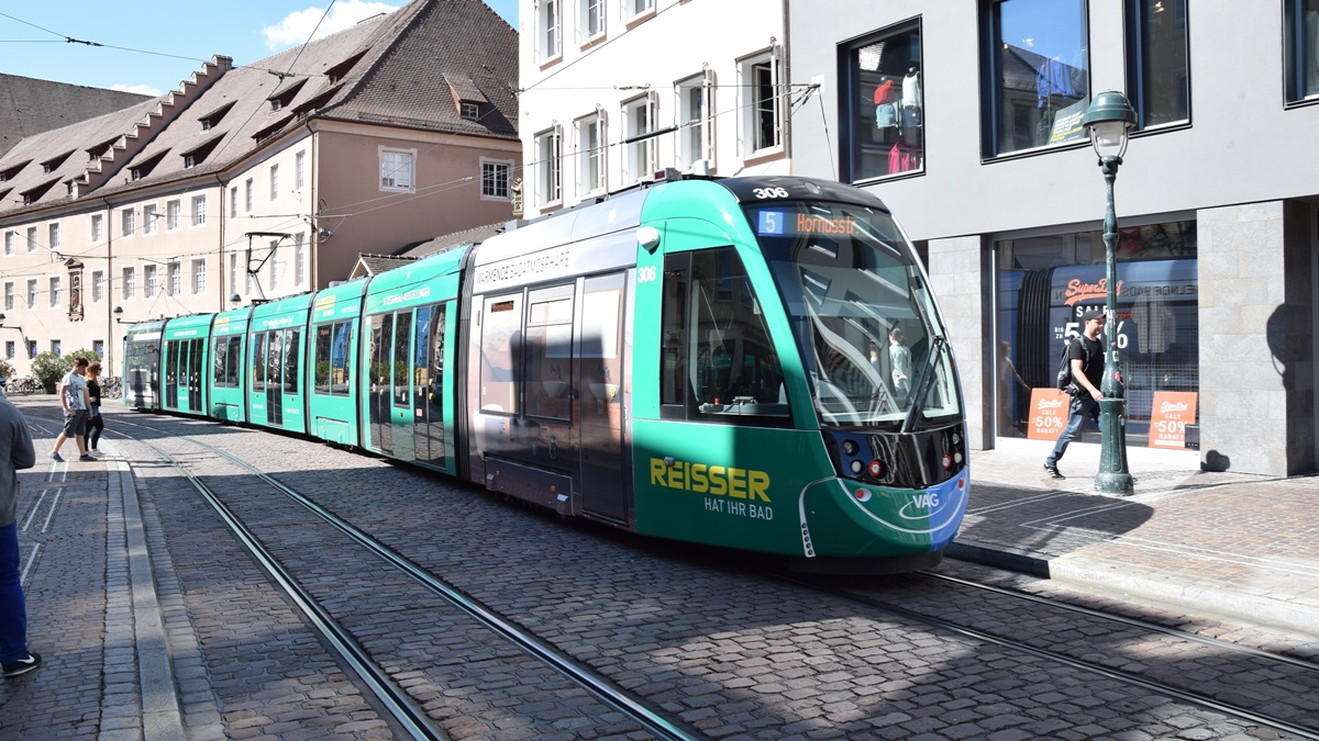 Freiburg im Breisgau - Straßenbahn CAF Urbos 306 - Aufgenommen am 26.08.2018