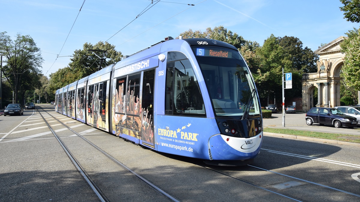 Freiburg im Breisgau - Straßenbahn CAF Urbos 305 - Aufgenommen am 16.09.2018