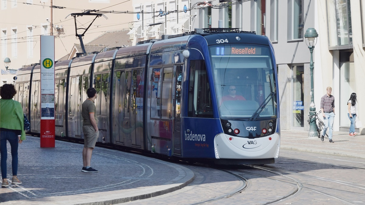 Freiburg im Breisgau - Straßenbahn CAF Urbos 304 - Aufgenommen am 16.09.2018