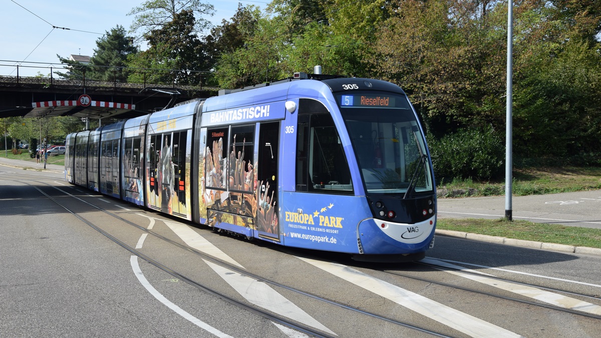 Freiburg im Breisgau - Straßenbahn CAF Urbos 305 - Aufgenommen am 16.09.2018