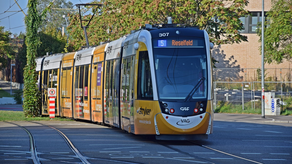 Freiburg im Breisgau - Straßenbahn CAF Urbos 307 - Aufgenommen am 30.09.2018 