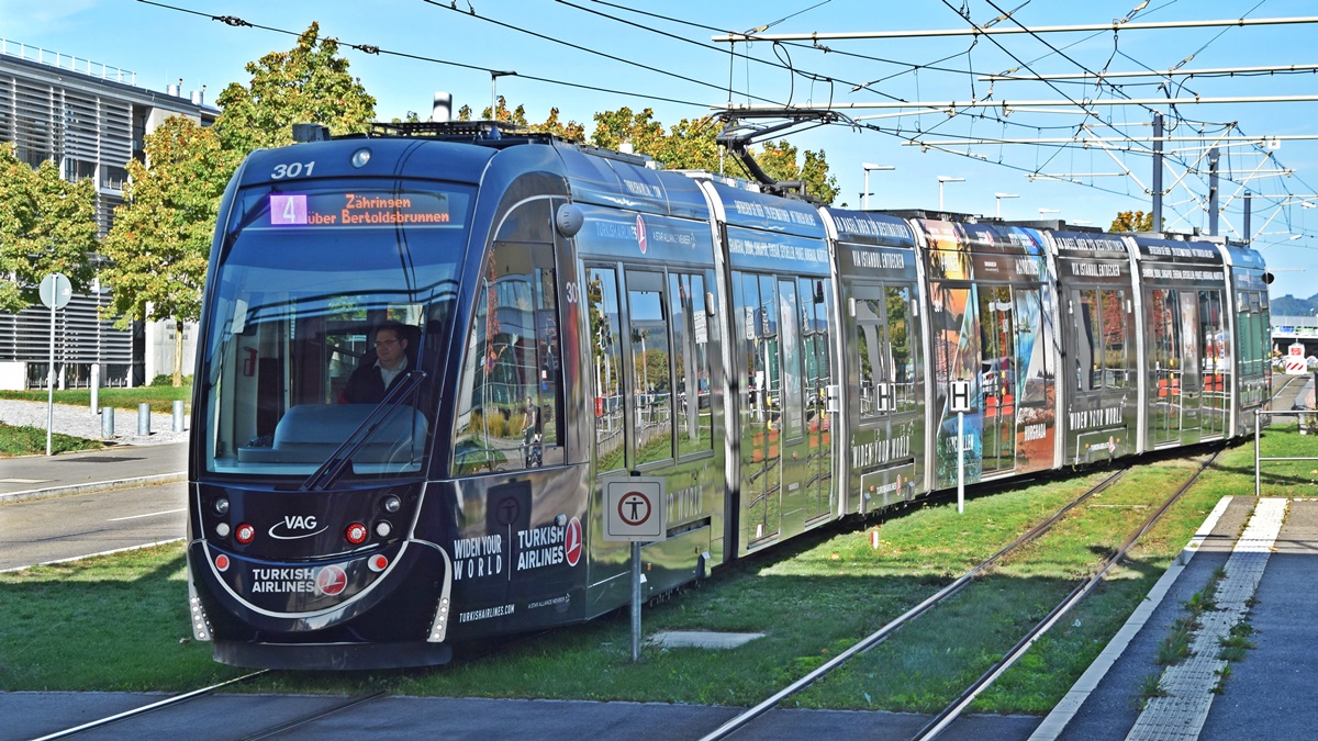 Freiburg im Breisgau - Straßenbahn CAF Urbos 301 - Aufgenommen am 12.10.2018 