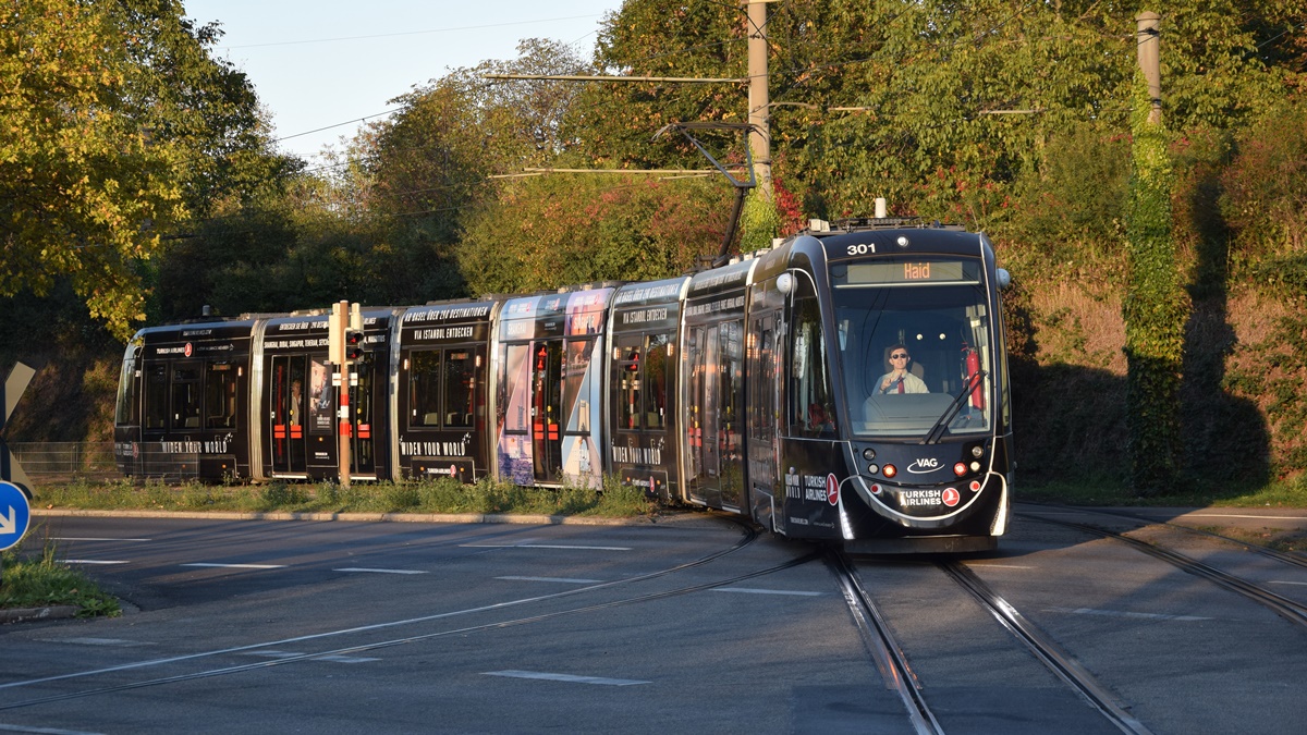 Freiburg im Breisgau - Straßenbahn CAF Urbos 301 - Aufgenommen am 14.10.2018 