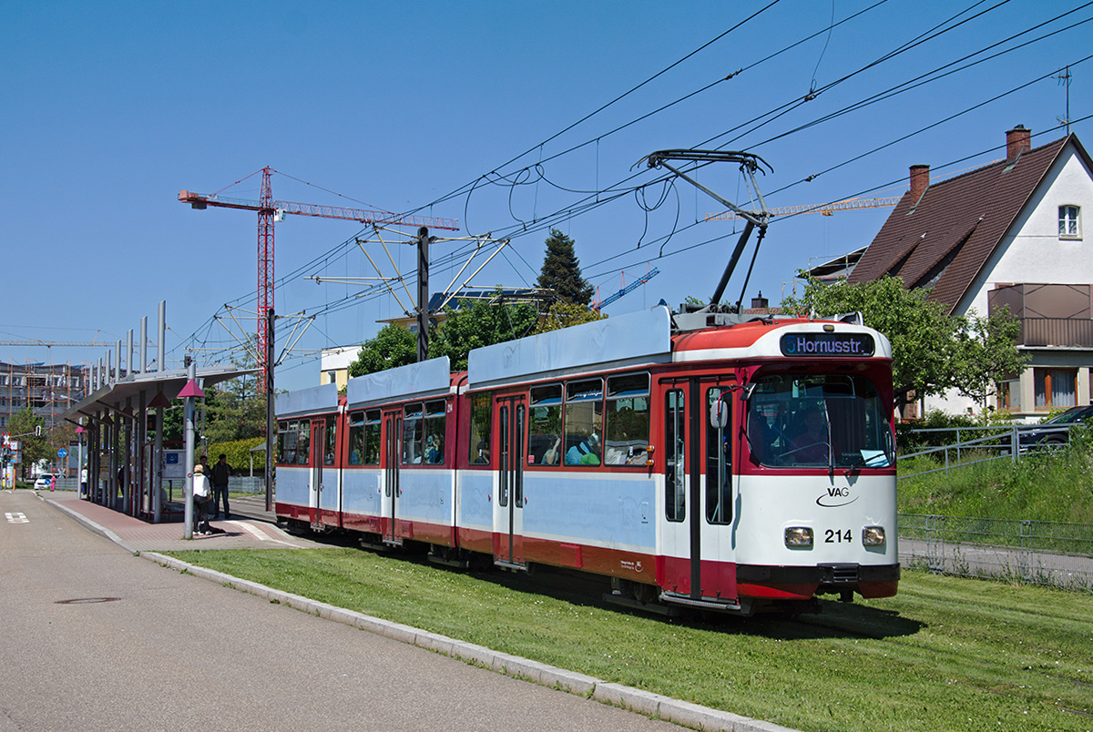 Freiburg (Breisgau) VAG Düwag GT8K 214 als Linie 5 am Pressehaus, 10.05.2017. 