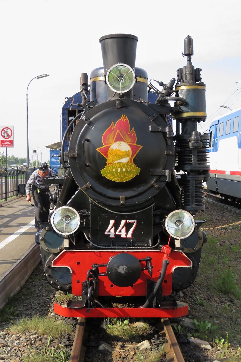 Front-Portrait der Dampflok Kp4-447 der Kleinen Oktober Eisenbahn, Малая Октябрьская железная дорога, in Pushkin, bei St. Petersburg, 19.8.17 