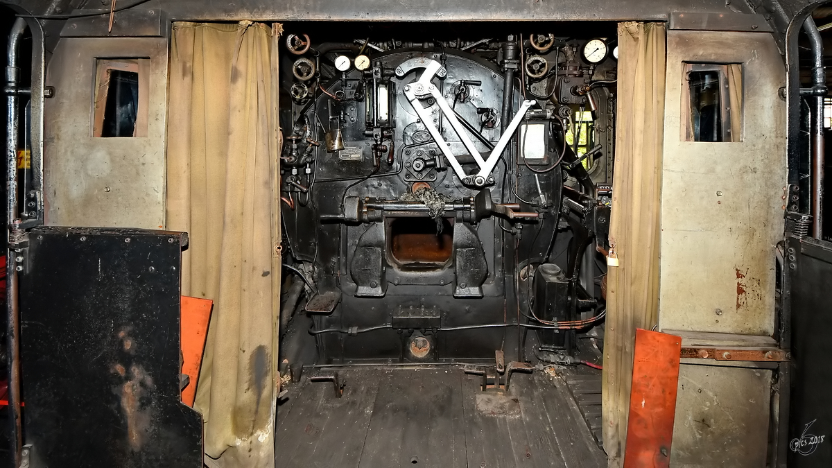 Führerstand der Dampflokomotive 38 1182-5 im Eisenbahnmuseum Arnstadt. (August 2018)