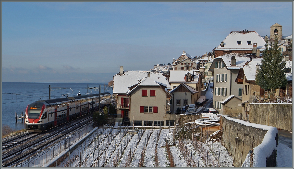 Für einmal hatte ich mein Bild eher gemacht, als Sonne den Schnee im Lavaux wegeschmelzen konnte: Ein SBB RABe 511 ist als RE bei St-Saphorin nach Genève unterwegs.
30. Dez. 2014  