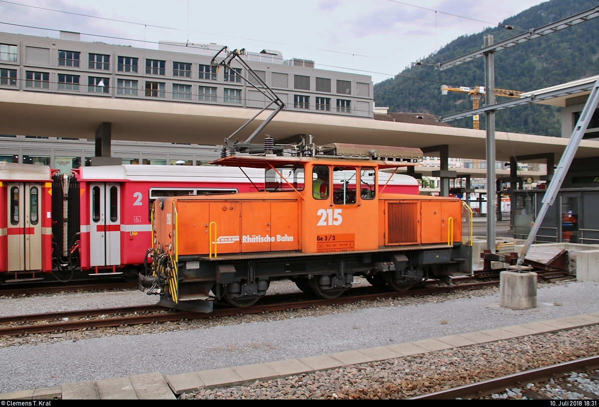 Ge 3/3 215 der Rhätischen Bahn (RhB) steht im Bahnhof Chur (CH).
[10.7.2018 | 18:31 Uhr]