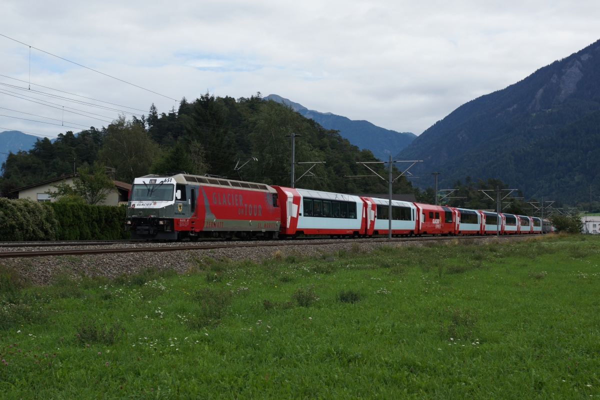 Ge 4/4 III 651 verlsst am 14.09.2013 mit den D 909/911 Domat/Ems.