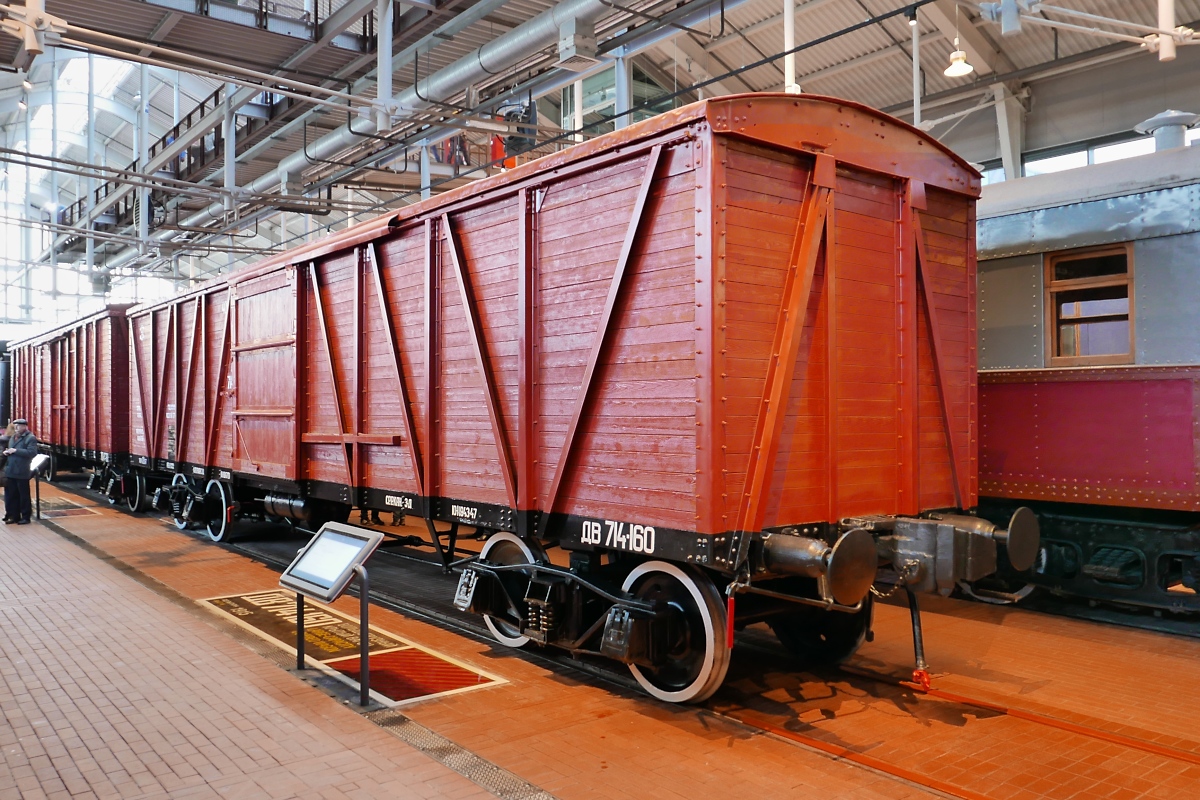 Gedeckter Großraum-Güterwagen DB 714160, gebaut 1915, im Russischen Eisenbahnmuseum in St. Petersburg, 4.11.2017