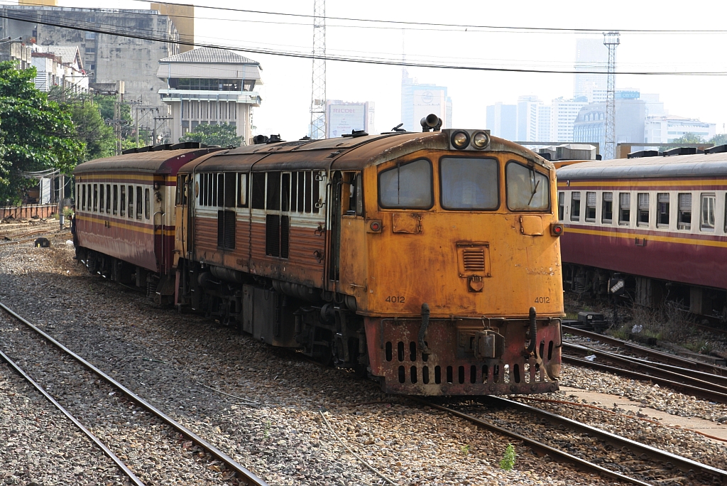 GEK 4012 (Co'Co', de, General Electric, Bj.1963, Fab.Nr. 34771) am 24.Oktober 2016 als Verschubreserve im Bf. Hua Lamphong.