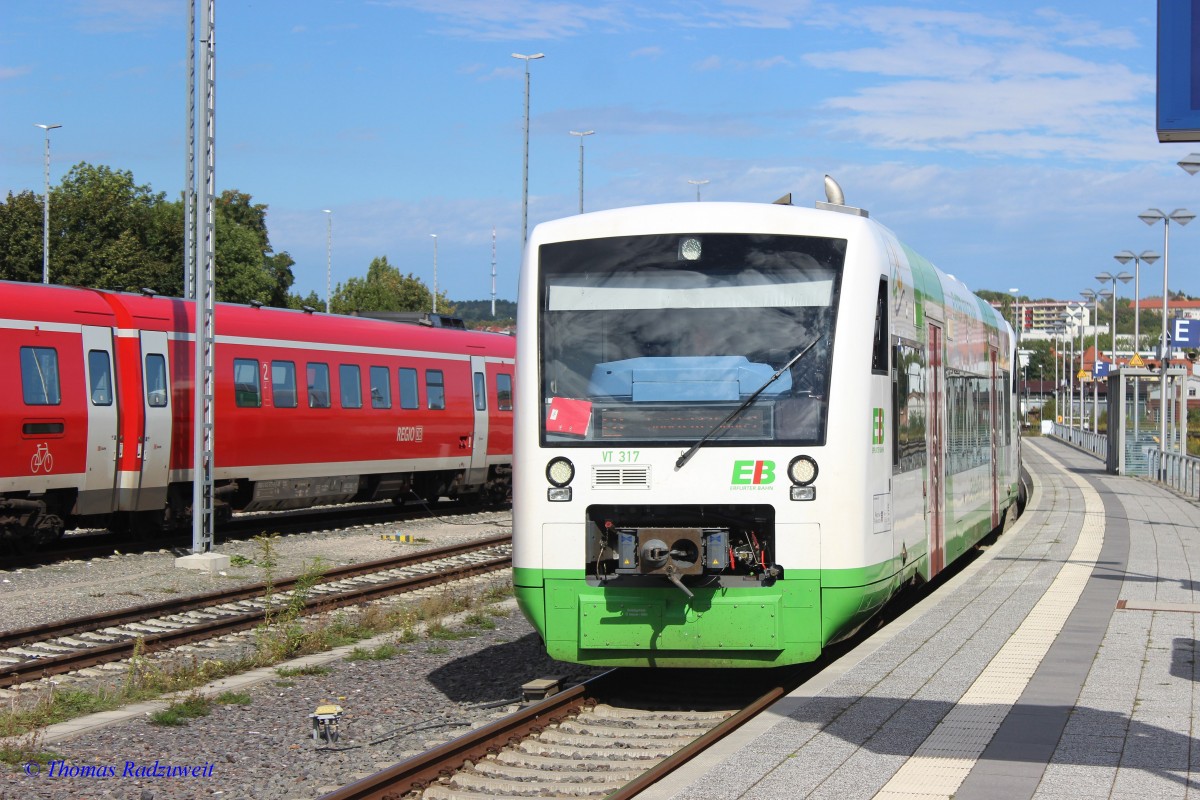 Gera Hbf am 17.9.2015, nördliche Ausfahrt. Die  Erfurter Bahn  - EB, verbindet mit der KBS 565  Holzlandbahn  mit EB 21 Weimar und mit der  Elster-Saale-Bahn , KBS 550, die Messestadt Leipzig.