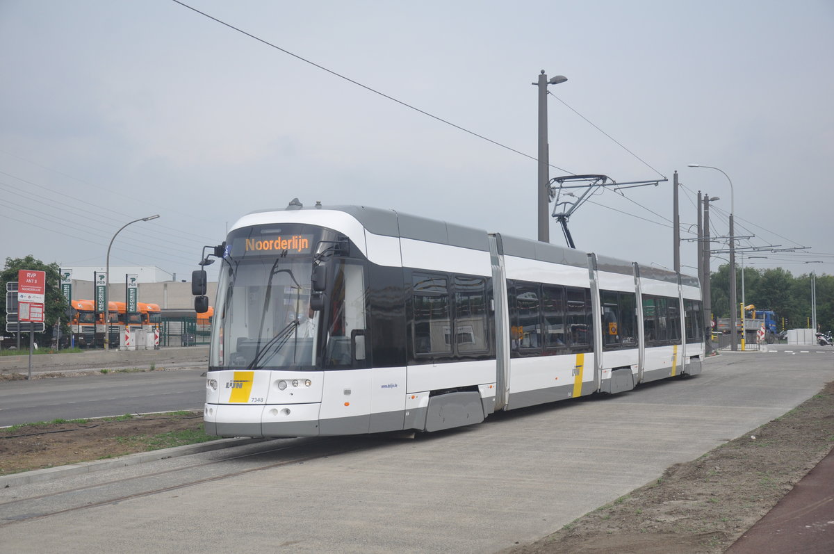 Gestern gab es die offizielle Einweihung von die neue Strecke nach P+R Luchtbal der Linie 6 und die neue Tunnel am Frankrijklei in Antwerpen, mit Albatros 7348 wurde Gäste wie Minister Ben Weyts nach die Haltestelle Stadspark gefahren. 