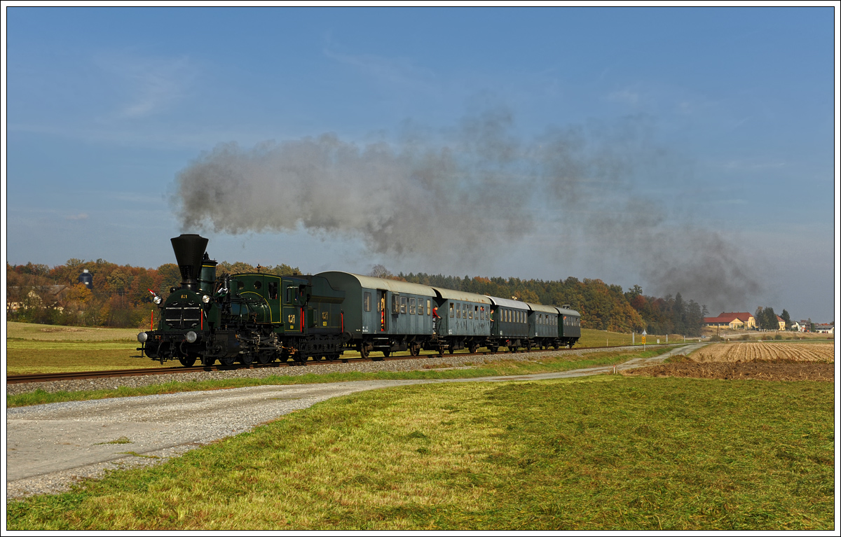 GKB 671 (BJ 1860) am 26.10.2015 mit ihrem Spz 8521 von Graz nach Deutschlandsberg kurz vor Groß St. Florian aufgenommen.