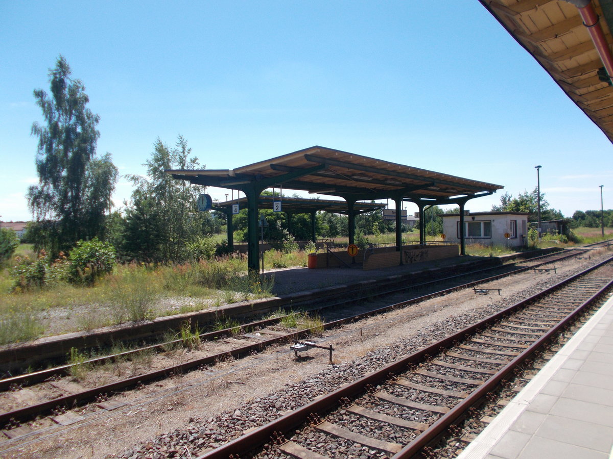 Gleis 2 und 4 in Templin,am 09.Juli 2017,ohne Snackautomat und Sitzgelegenheit.