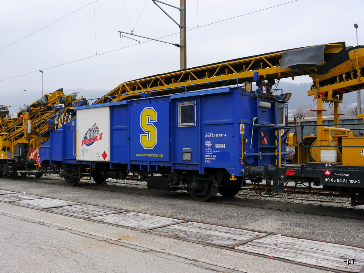 Gleisbau Scheuchzer - Dienstwagen 99 85 93 83 021-4 abgestellt im Güterbahnhof von Biel/Bienne am 24.02.2018