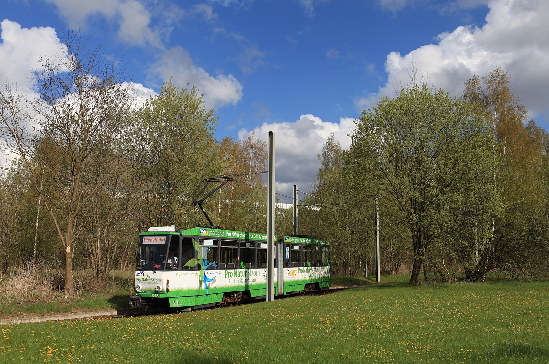 Görlitz Tw 313 in der Schleife Königshufen, 24.04.2016.