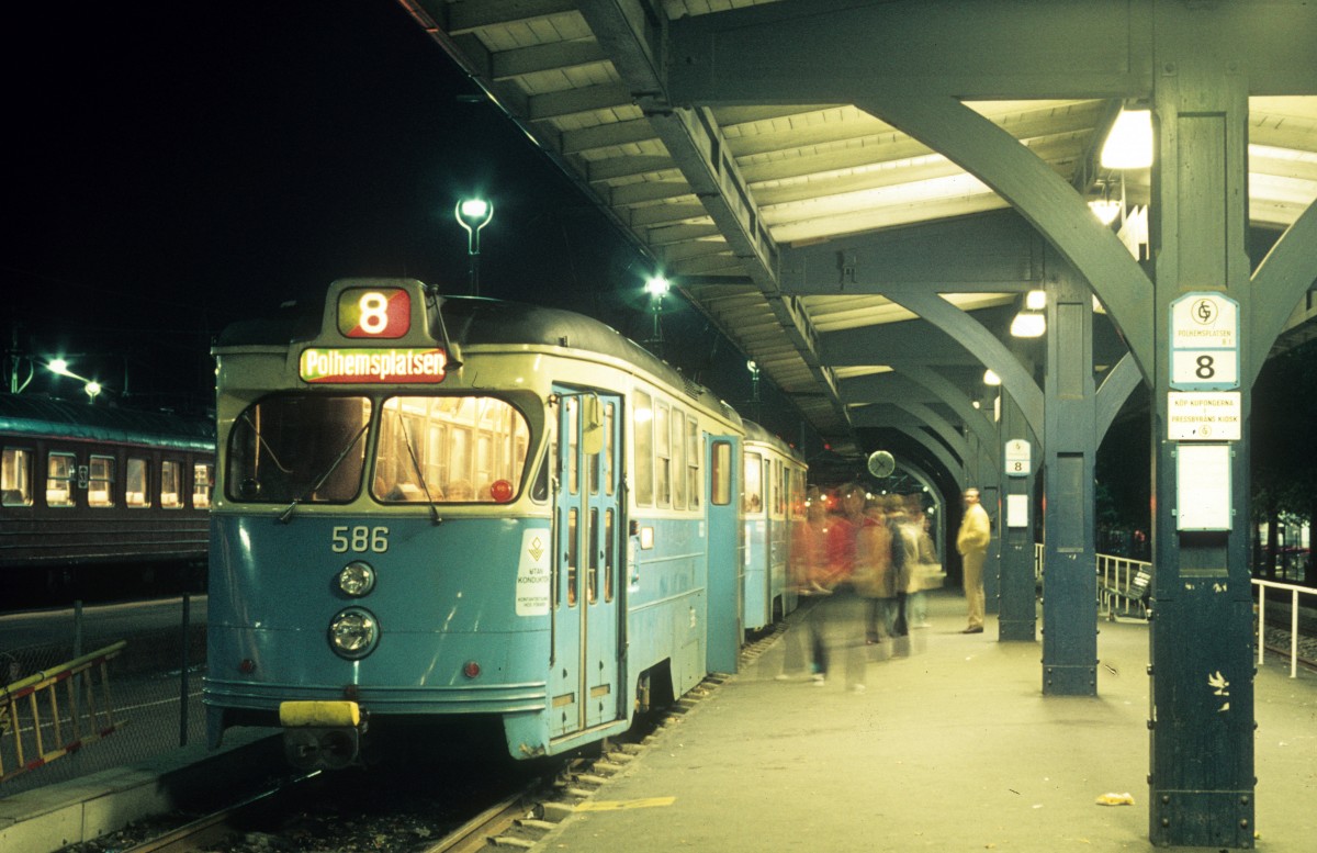 Gteborg GS Schnellstrassenbahnlinie 8 (Tw 586) Polhelmsplatsen am 25. September 1971.