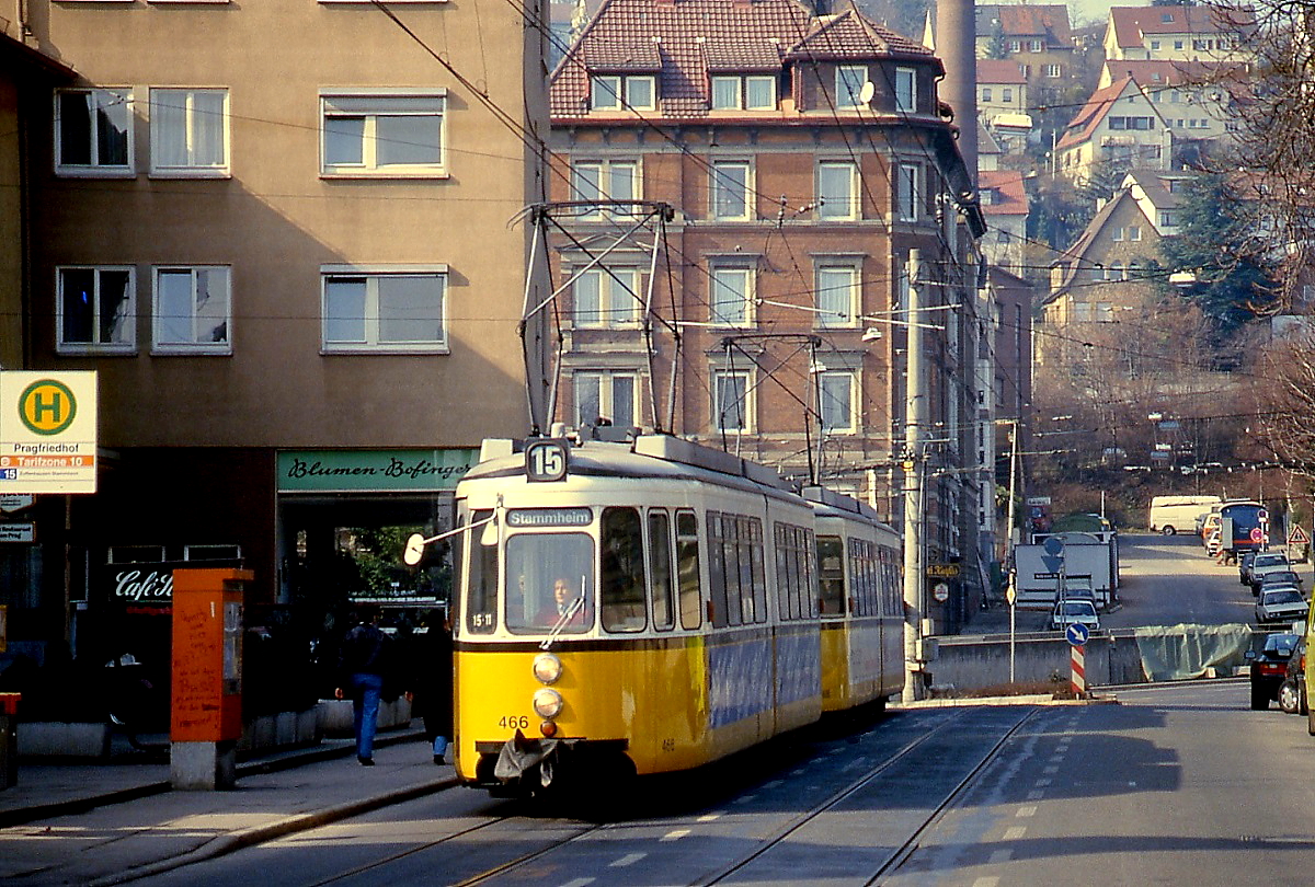 GT4 466 und ein weiterer GT4 am 01.03.1992 an der Haltestelle Pragfriedhof