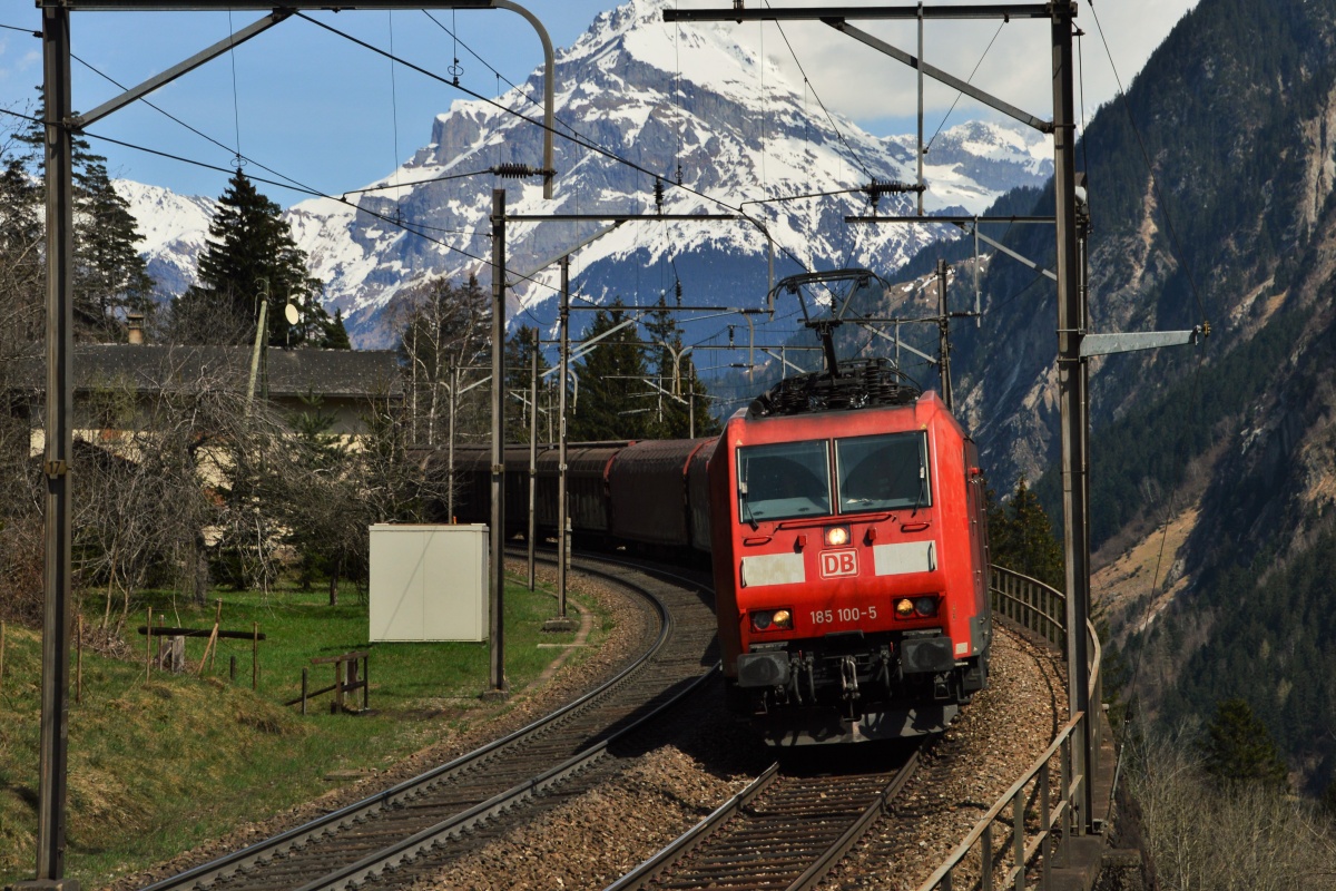 Güterzug bei Wassen.
13. April 2015
