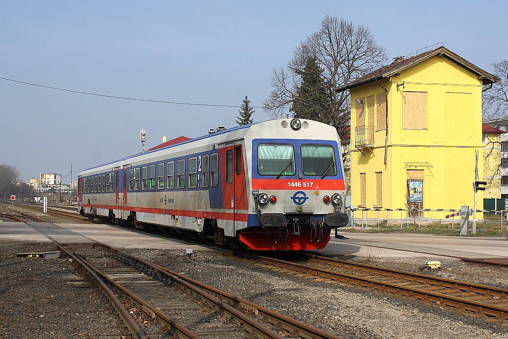 GySEV 446 517-1 (ehemals BB 5147) als R 7726 von Sopron nach Wr. Neustadt am 08.Mrz 2014 auf der EK mit der Kossuth Lajos beim Bf. Sopron-Deli.