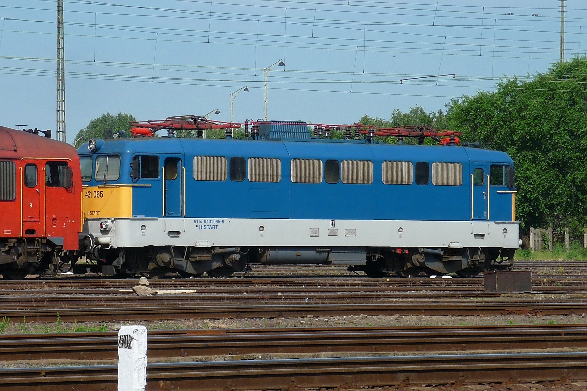 H-START 431-065 im Bahnhof Nyiregyhaza, 29. ‎Mai ‎2016